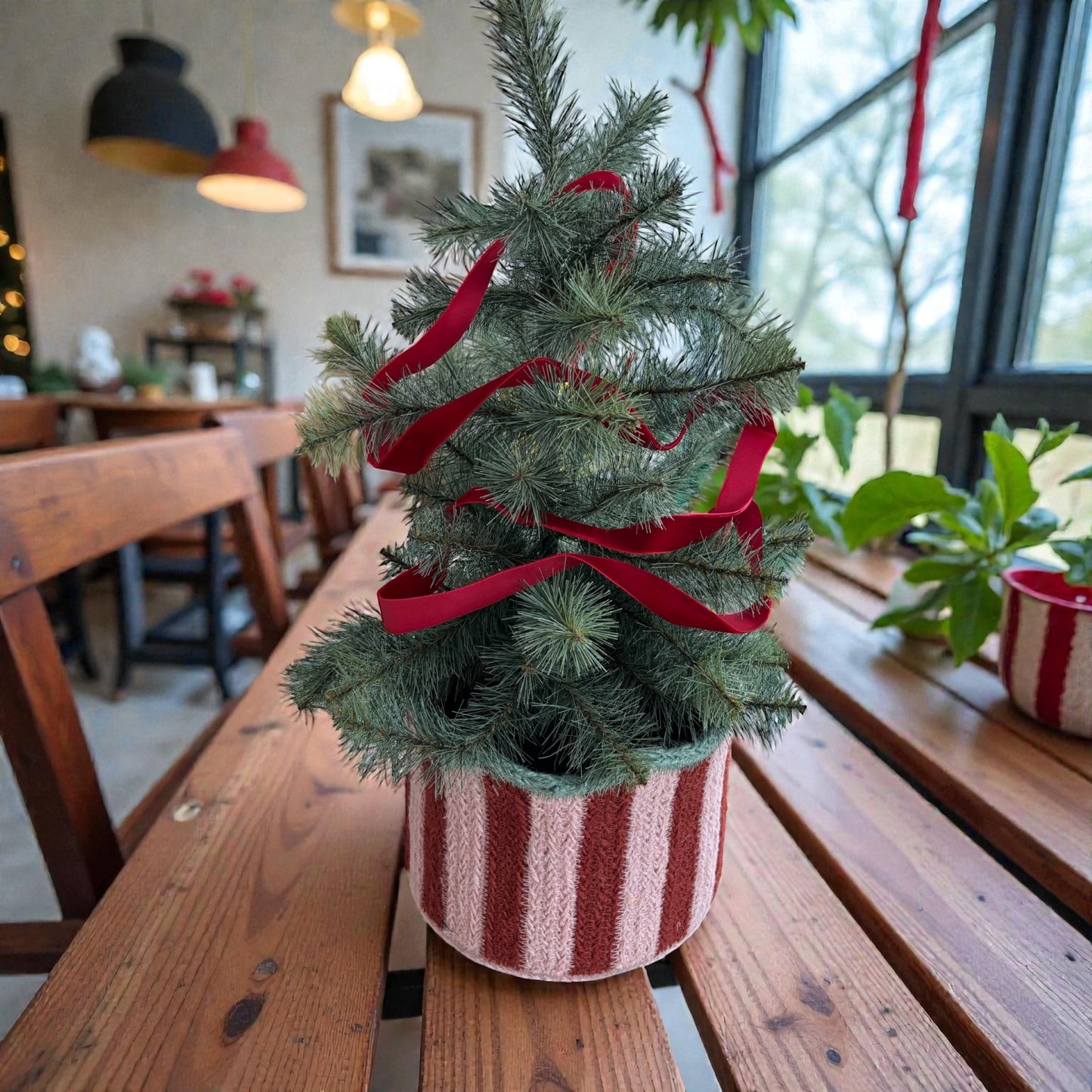 Jute Tulip Basket - Strawberry