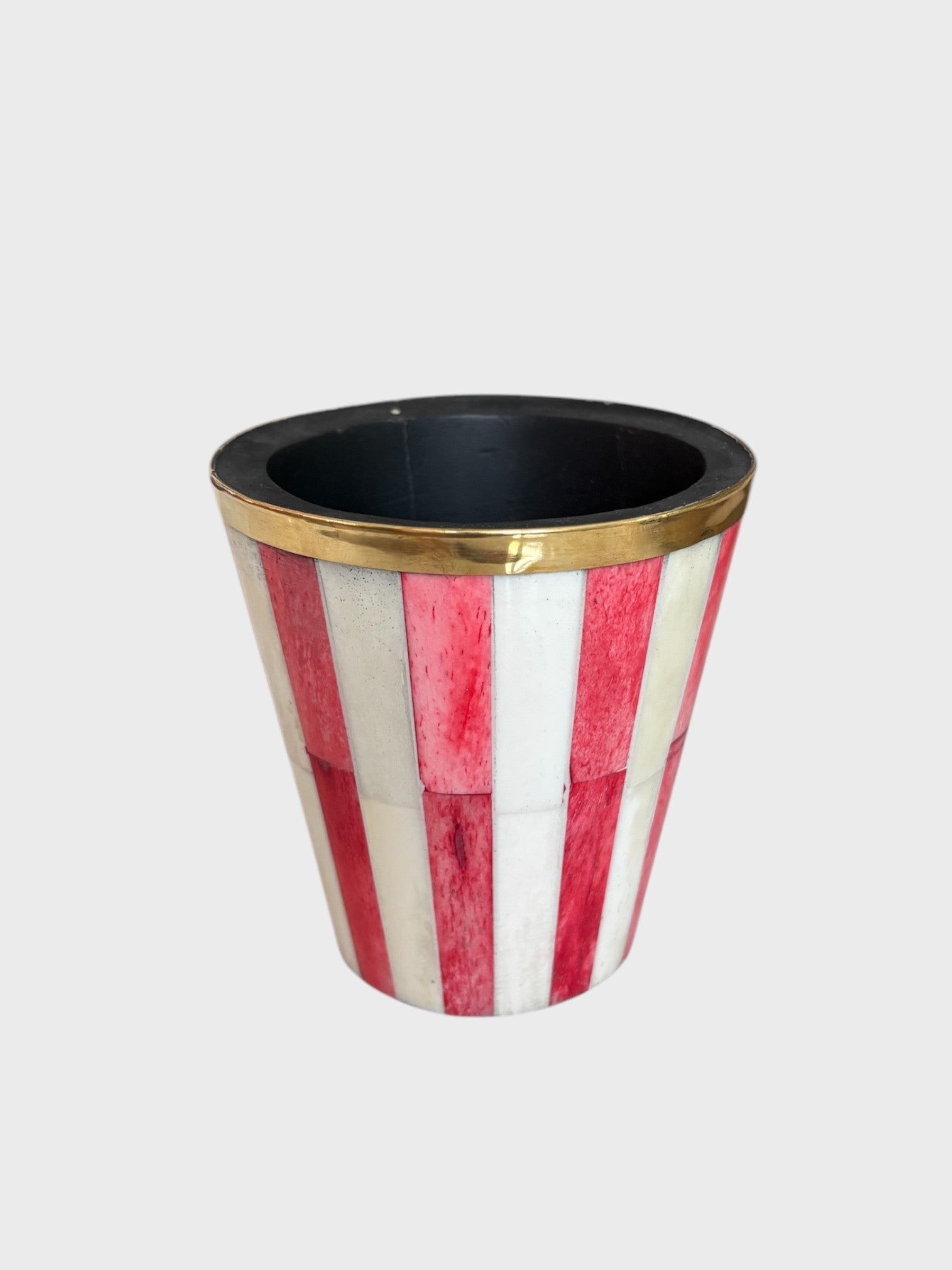 A red and white striped bone inlay brush pot